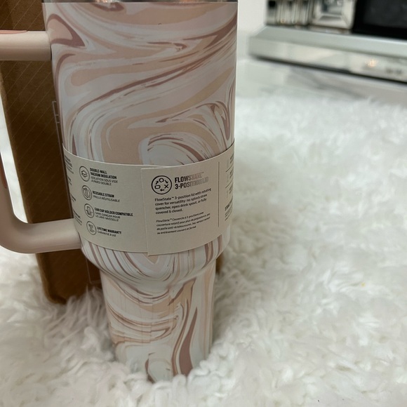 BRAND NEW Hard to Find Stanley Cup 40 oz. Tumbler - Picture 3 of 3